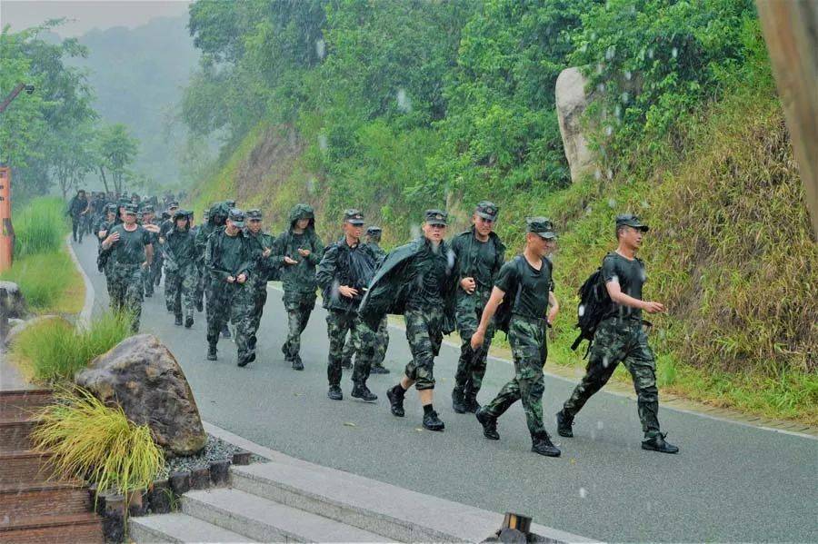 退伍季武警福建省总队机动支队武警漳州支队驻川西某基地通信团武警第