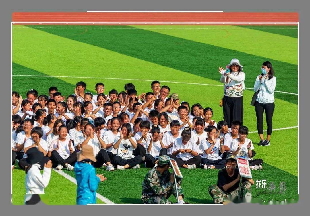 用汗水铸就无悔青春武城二中军训掠影