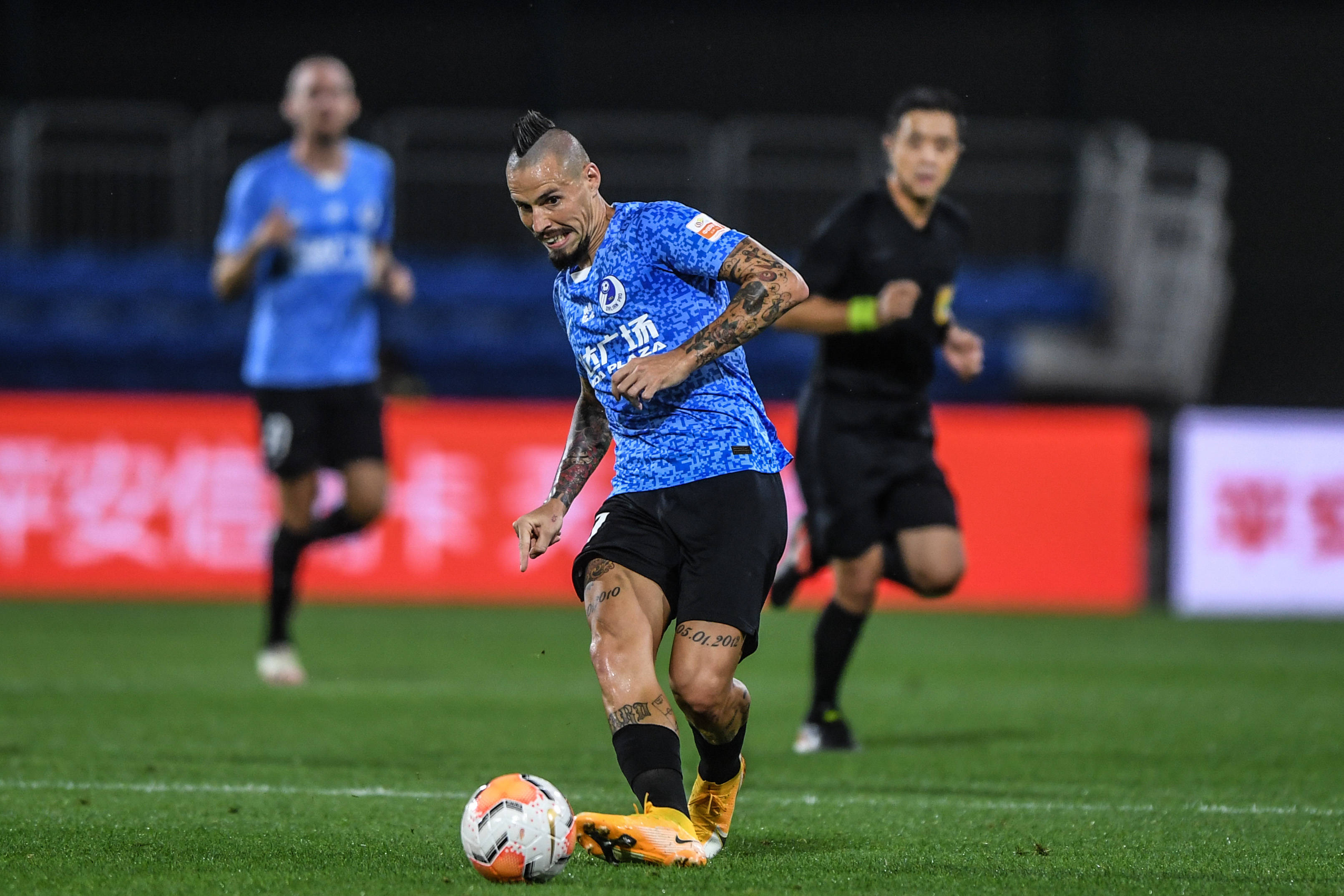 足球——中超:大连人队平江苏苏宁易购队