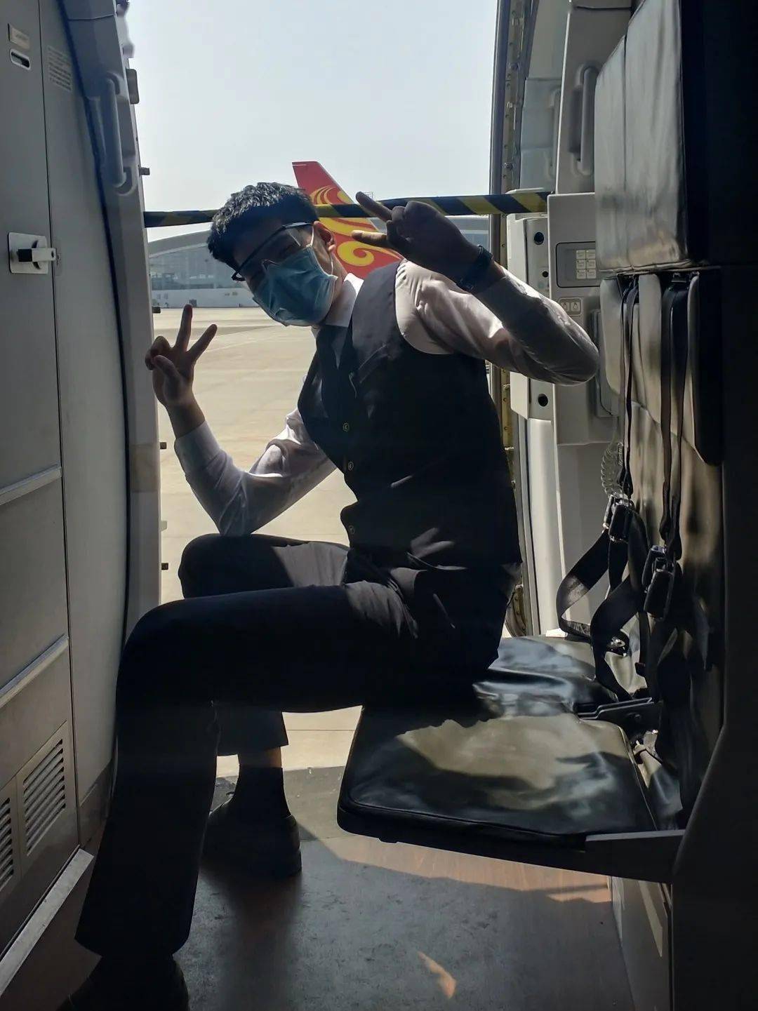 浙江长龙航空空少王鹏钦既然决定要旅行就别怕风雨兼程