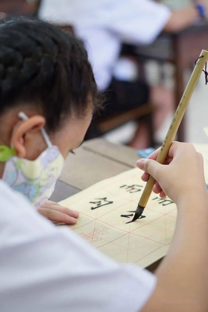 连载|我在泰国教中文(14)教泰国小学生写毛笔字