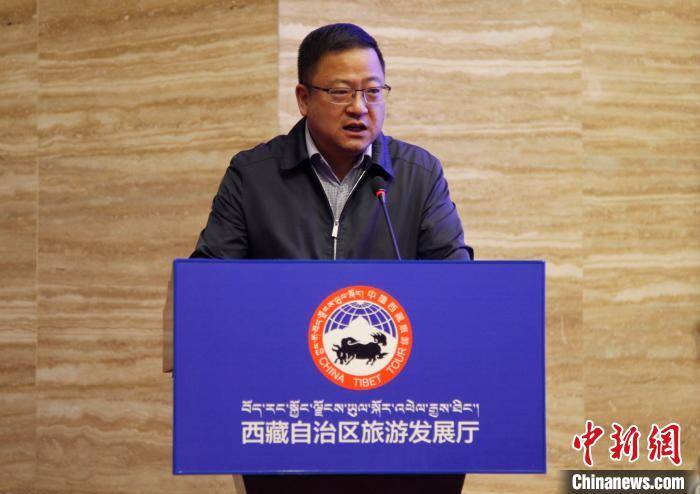 图为西藏自治区旅发厅一级巡视员汪晓冬致辞. 赵朗 摄