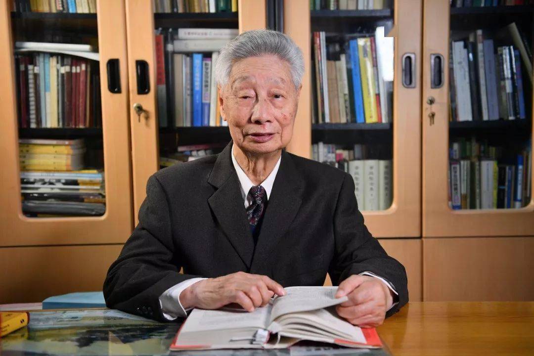 王梓坤院士:提议设"教师节" 是这辈子最正确的事