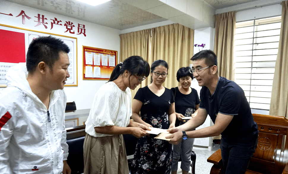 教师节石井镇党委政府把这份祝福送给老师们请大家为每一位恩师亮灯