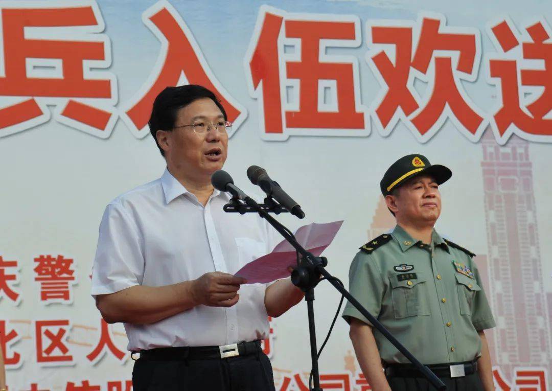 吴存荣,市委常委,市征兵工作领导小组副组长,重庆警备区司令员韩志凯