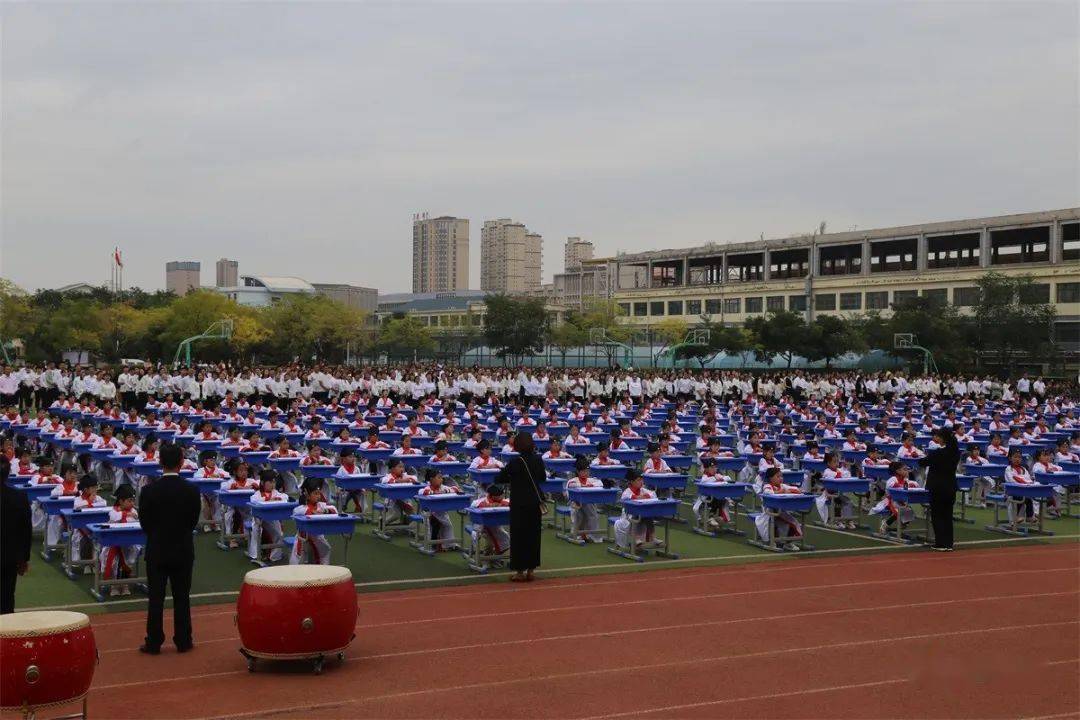 开笔启智德润人生白银市育才学校举行一年级新生开笔礼活动
