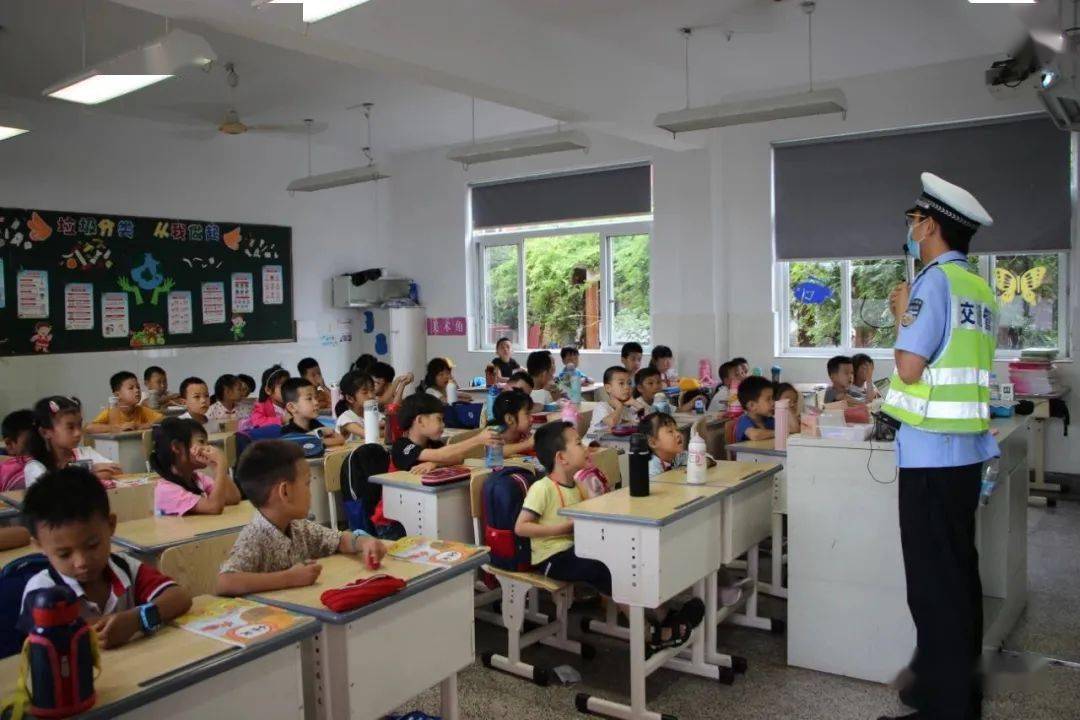 交通安全记心间交通安全教育讲座走进北白象镇第七小学
