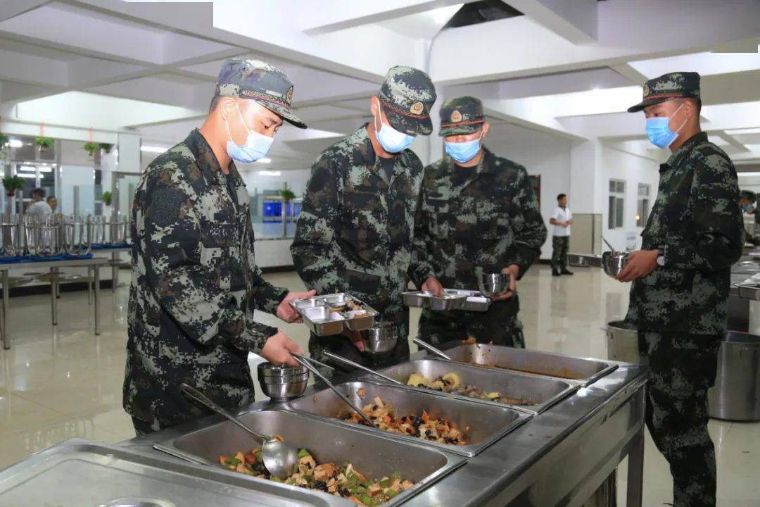 "妈,我到部队了,班长和战友们特别热情,你和爸放心吧!