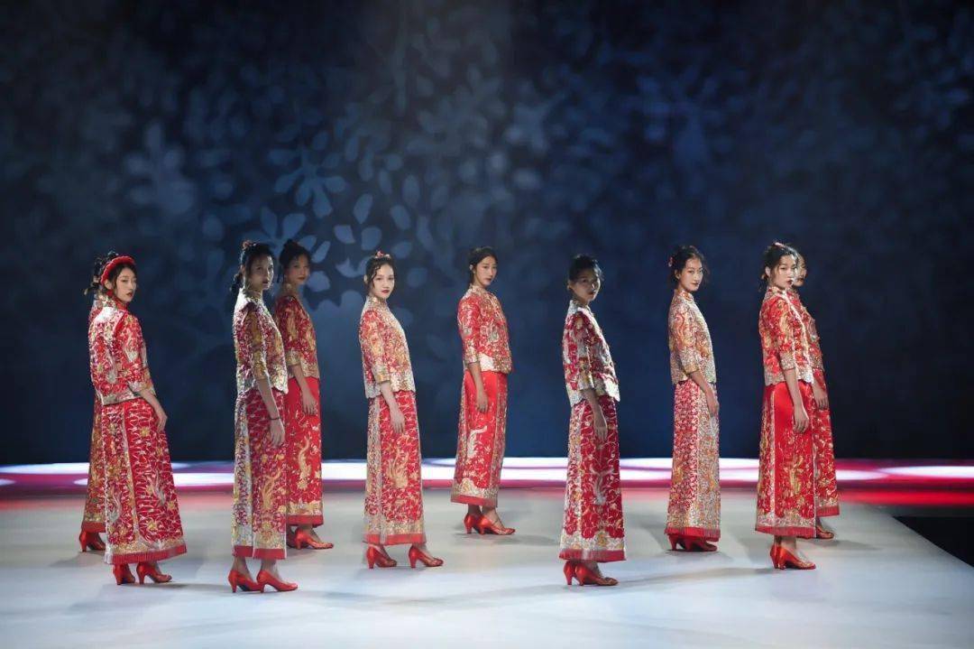 现场时尚大片奉上相关链接:广府传统嫁衣—金丝银线绣裙褂来源:花都区