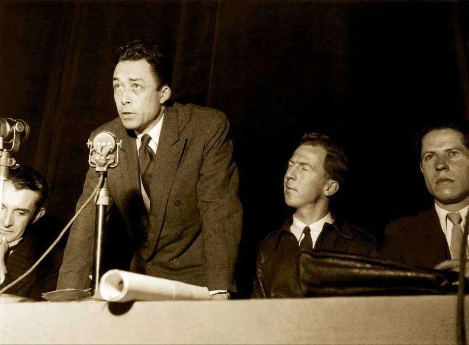 这十个词,概括了加缪的一生