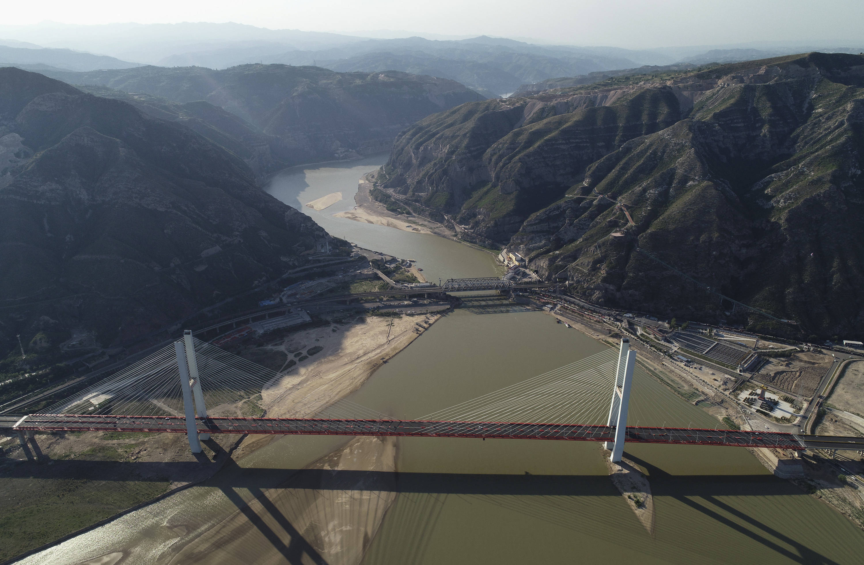 黄河南下气雄浑