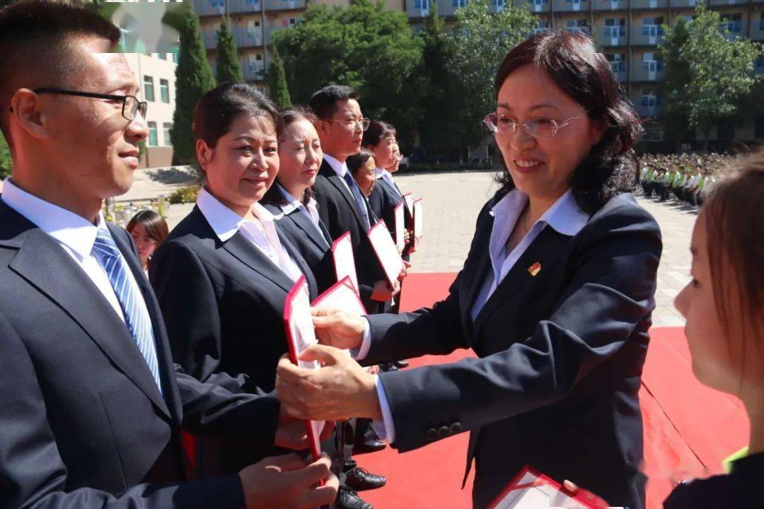 为学生的美好未来奠基——英杰中学举行2020年秋季开学典礼暨教师节