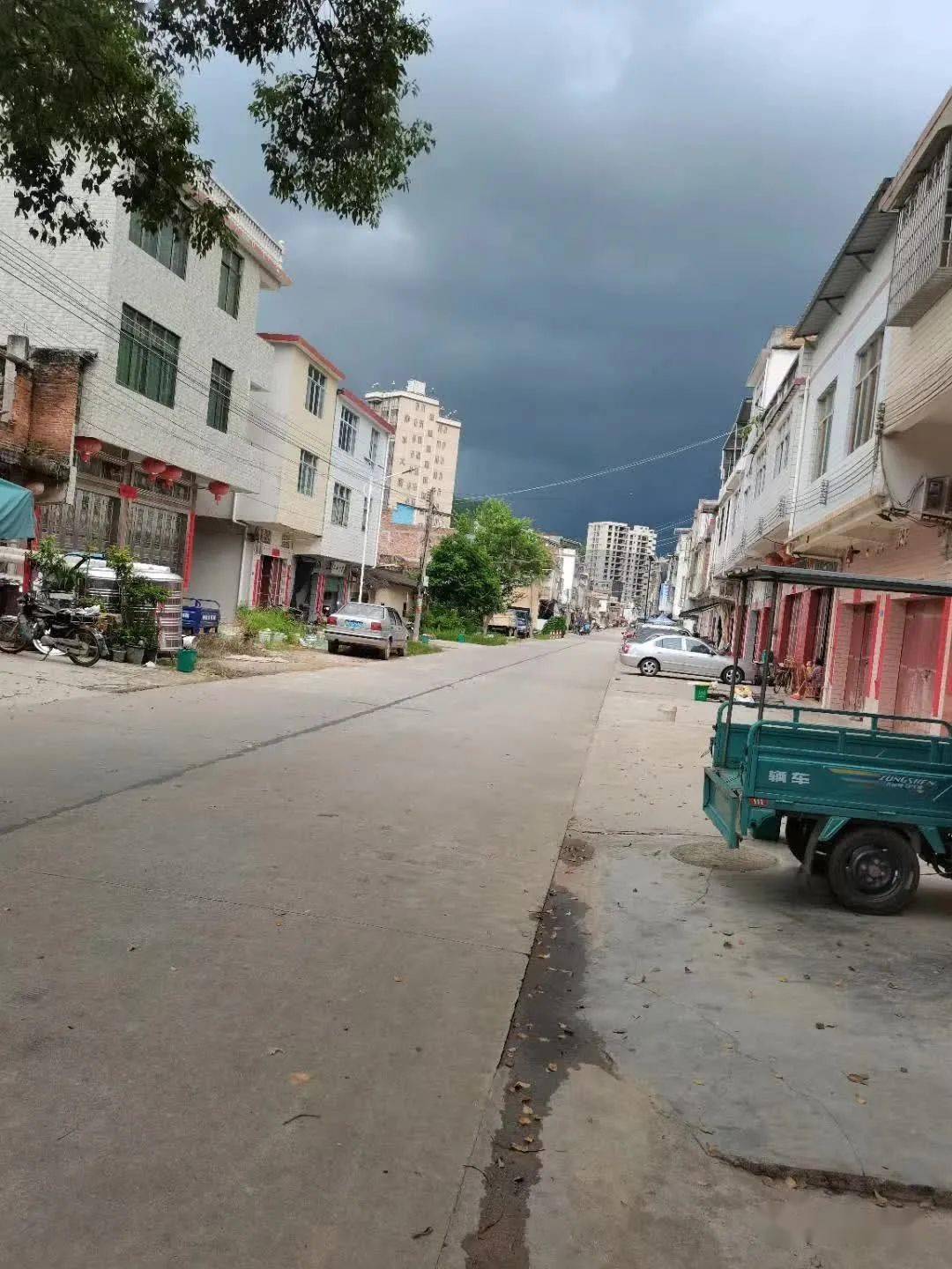 受强雷雨云团影响11日08时