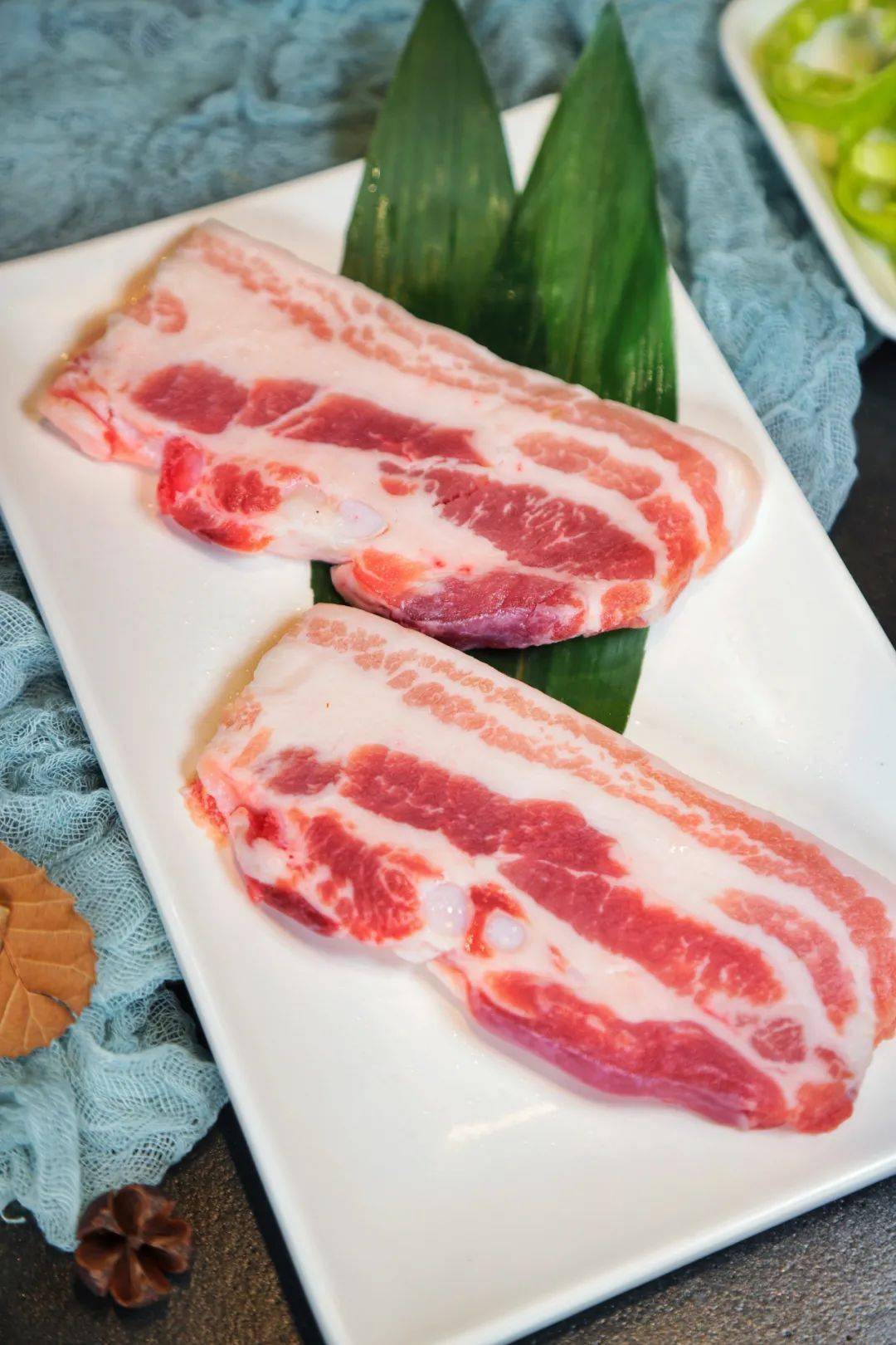 人均30吃烤肉天河城这家260㎡的韩式石板烤肉来了安格斯西冷牛排厚切