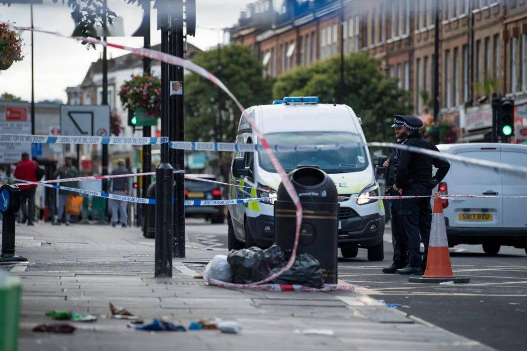 伦敦市中心发生枪击案!30岁女子送医抢救中,嫌犯仍在逃!_英国政府