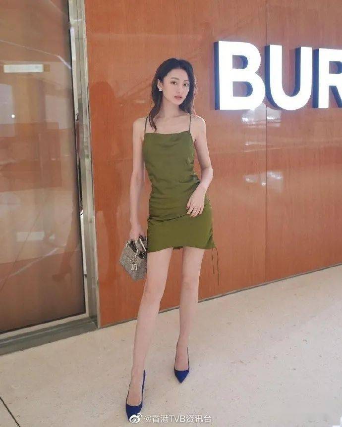 被指样貌中等tvb港姐晒42寸逆天长腿反击