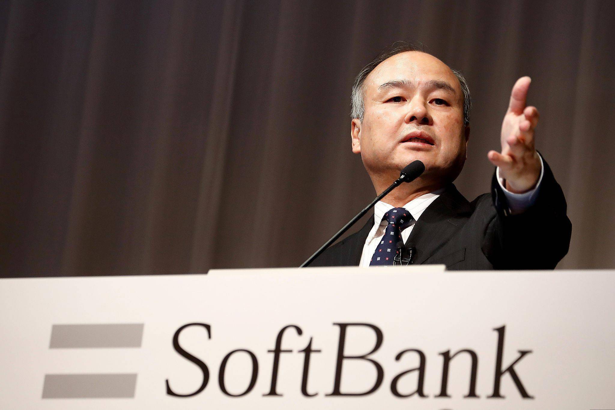 拼多多开启iphone12预约马斯克怒怼盖茨不懂电动卡车字