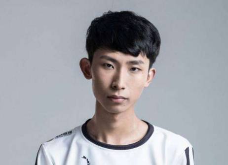 梦泪受邀前往复旦大学演讲,从电竞选手到主讲人,他实至名归_王者