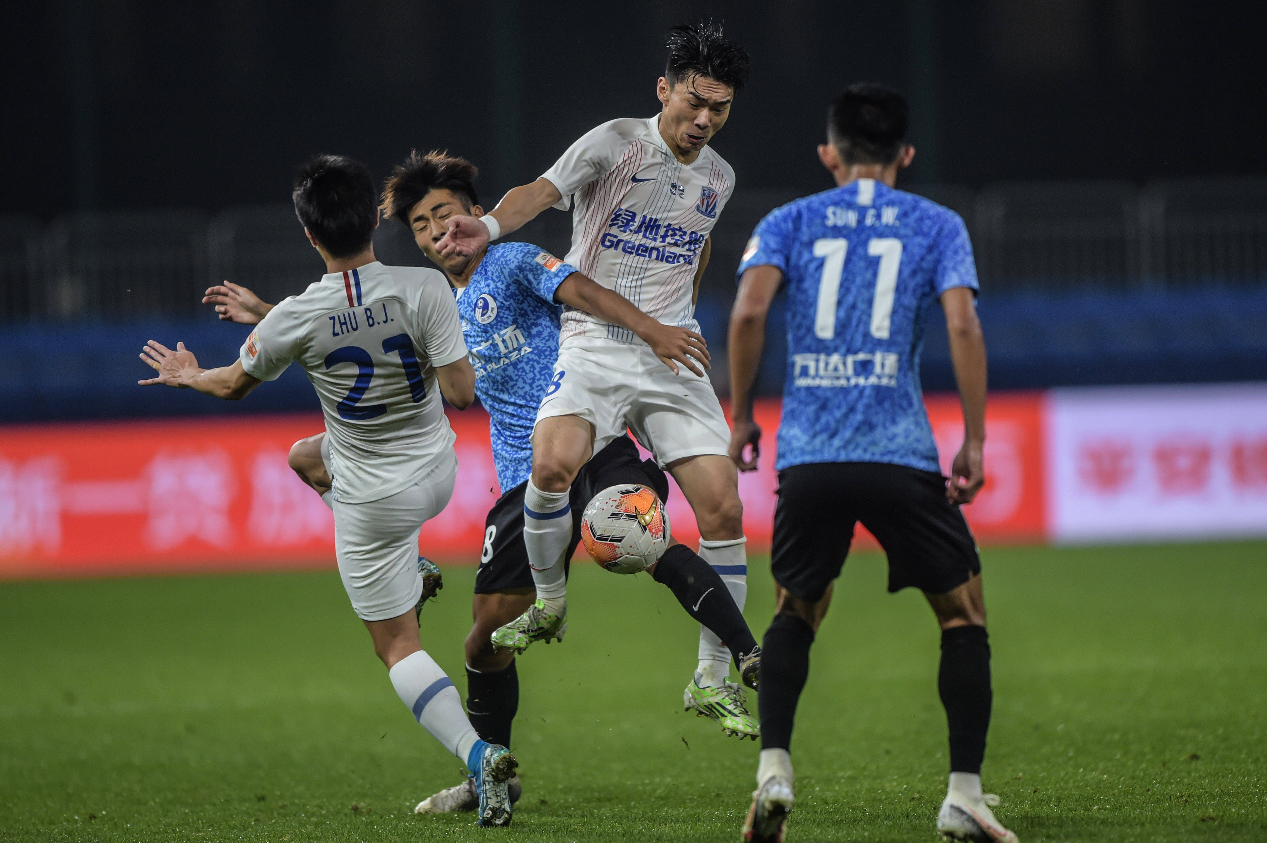 足球中超大连人平上海绿地申花