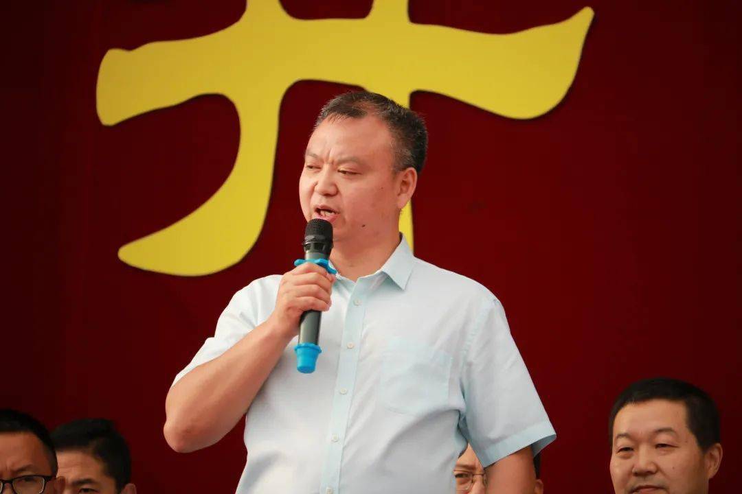 点赞洋县中学成立铸梦61爱心助学基金会