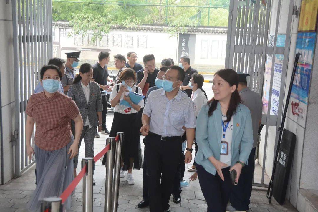 【第727期】雨花区委常委宣传部部长余宏卿带队督查砂子塘小学文明