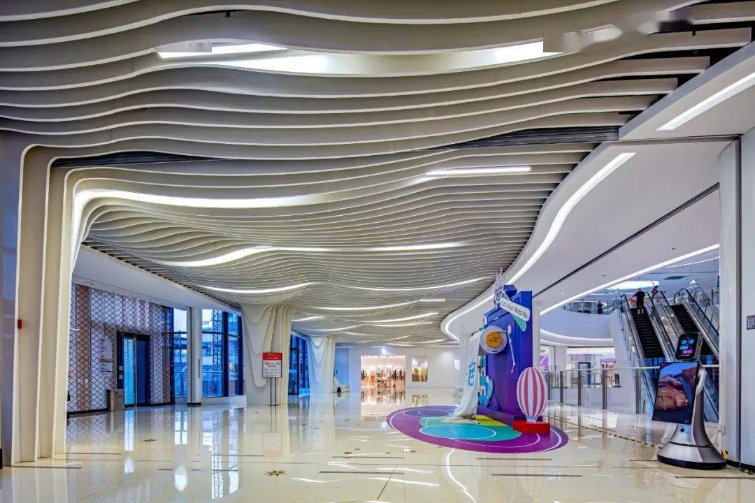 宝鹰集团艺饰峡谷引领城市新商态郑州瀚海61海尚商业综合体