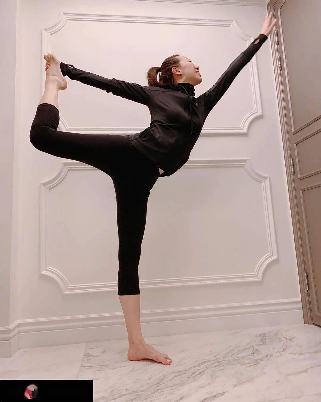 健身深知身材管理的重要性熊黛林是模特出身娱乐圈能和她媲美的确实不