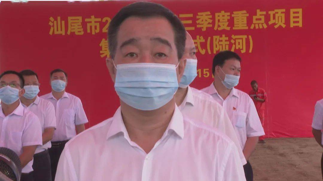 仪式上,县委书记陈壮勇在分会场通过现场连线进行工作汇报.