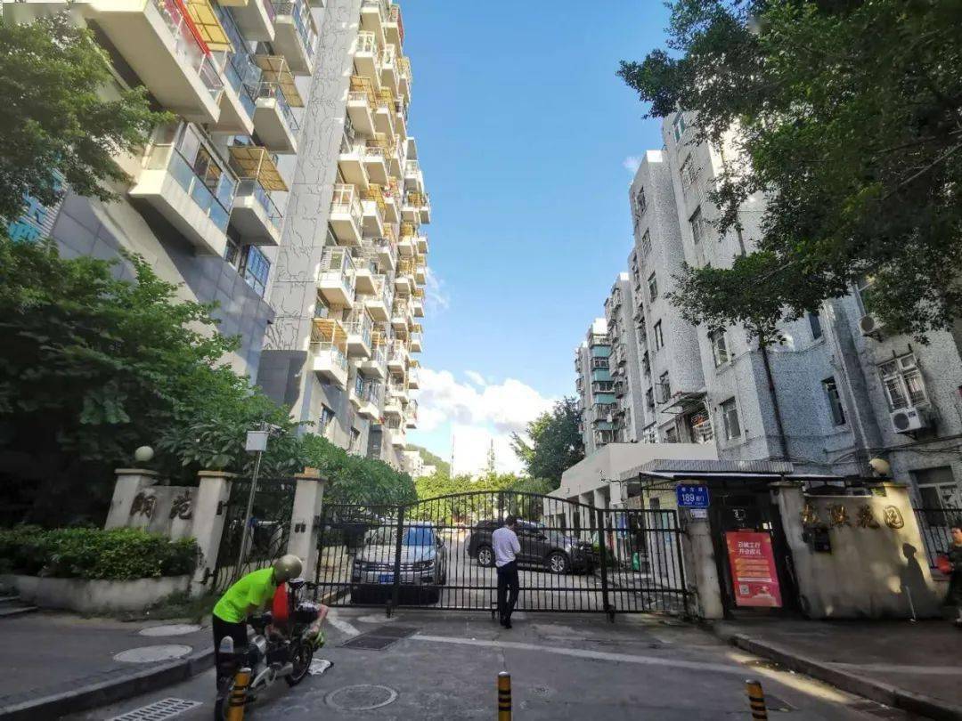 小区导示图表示,高层住宅郎苑属龙联花园一栋,郎苑与龙联花园共用一个