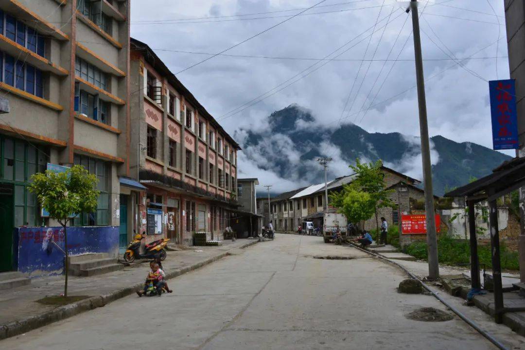 怒江旅游停留在时光隧道中的知子罗