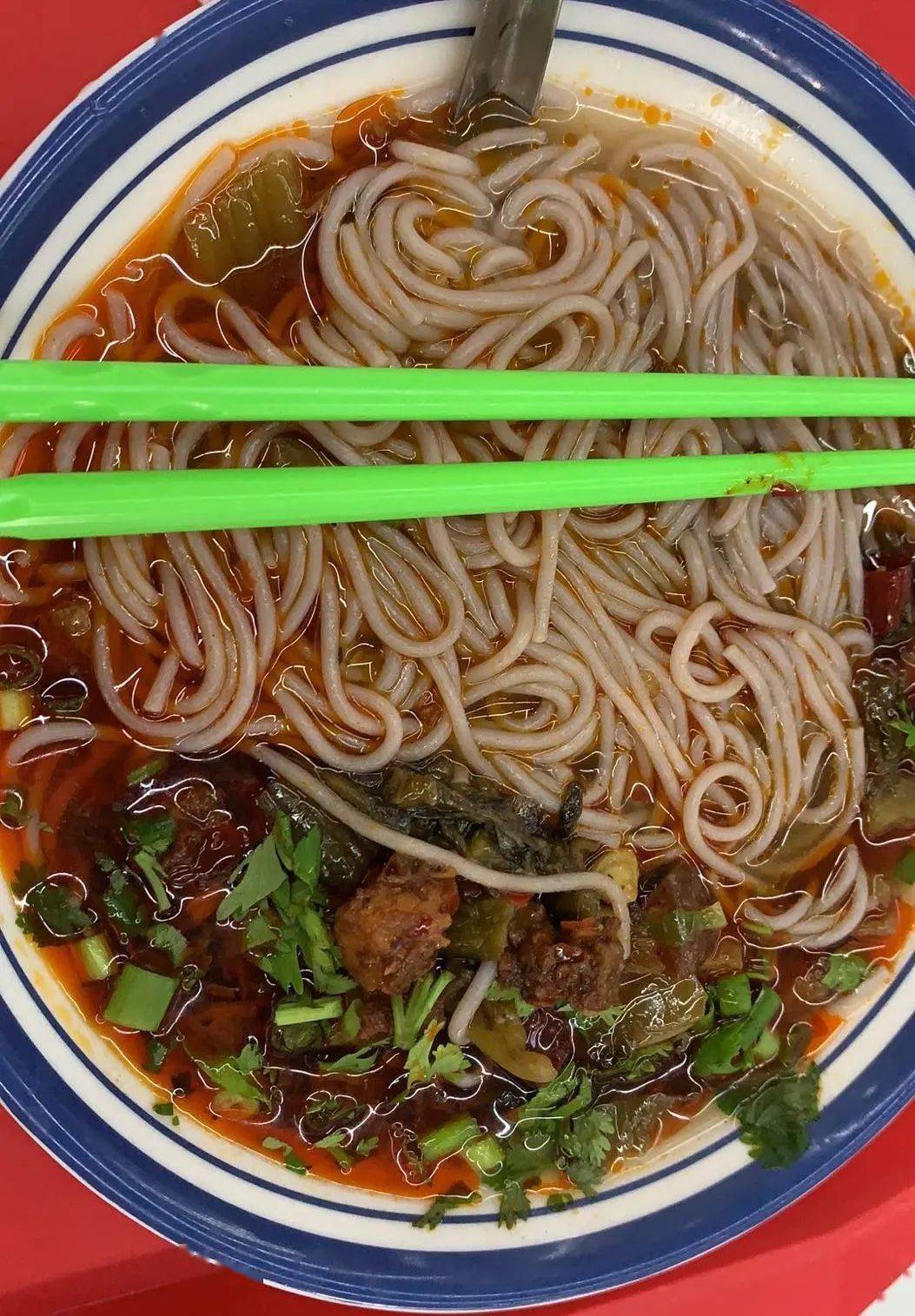 标准打饭区十分推荐~ 南区第三食堂 手工水饺,鸭血粉丝汤,绿春红米线