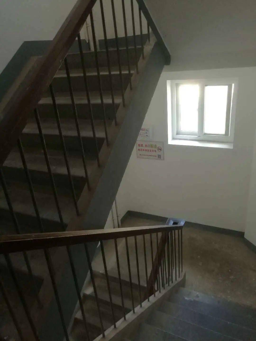 民生牛栏山镇这处小区楼道旧貌换新颜