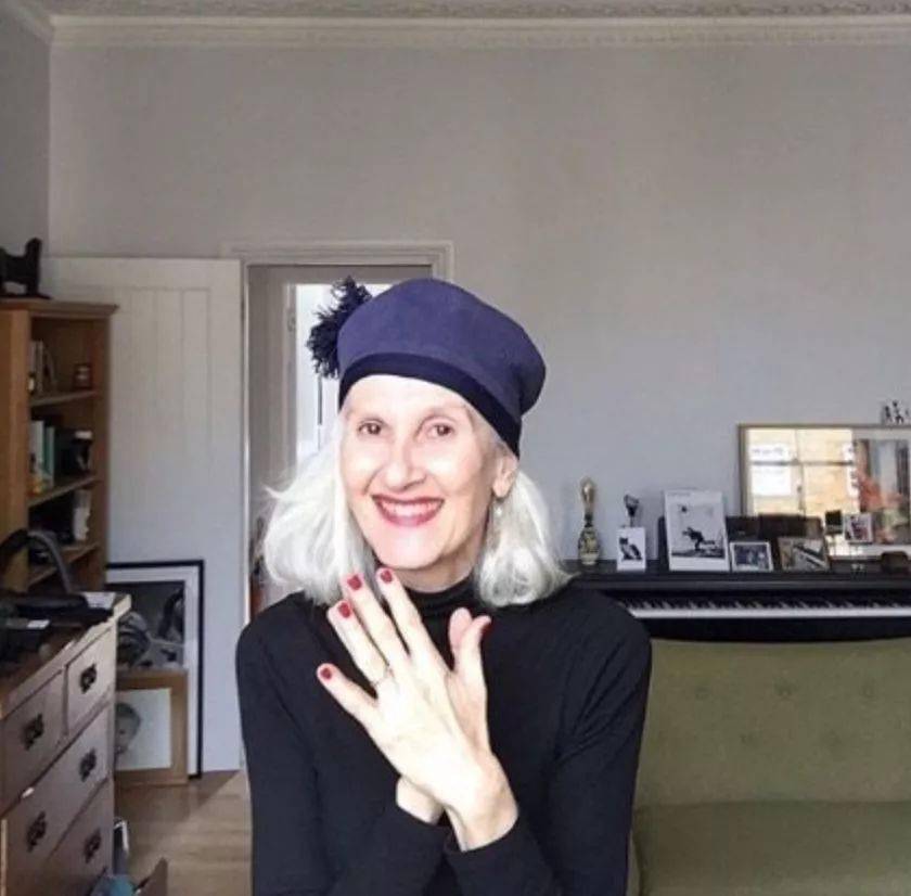 60岁法国奶奶的一组照片刷爆朋友圈: 这才是女人最舒服的生活状态