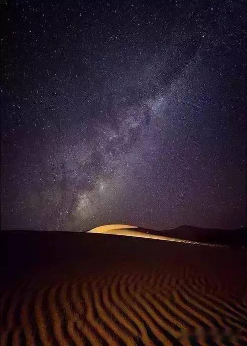 库木塔格沙漠星空图片