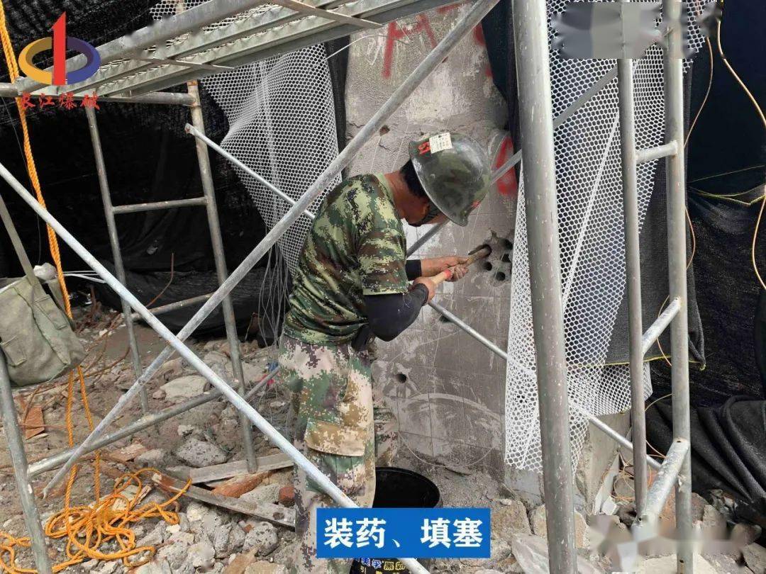 镇江谏壁镇电厂49996㎡的锅炉房被成功爆破拆除