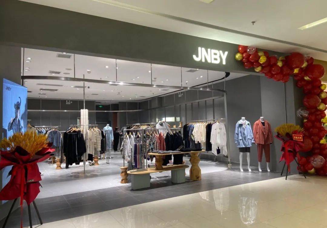 江南布衣万博广场新店开幕全新亮相