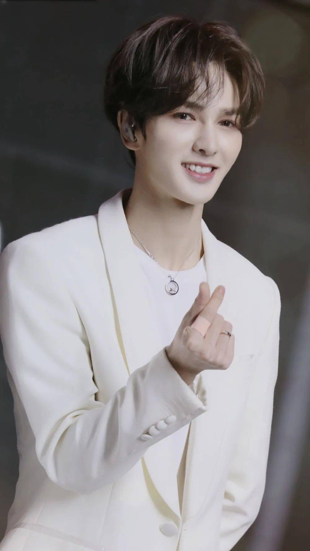 手机壁纸朱正廷