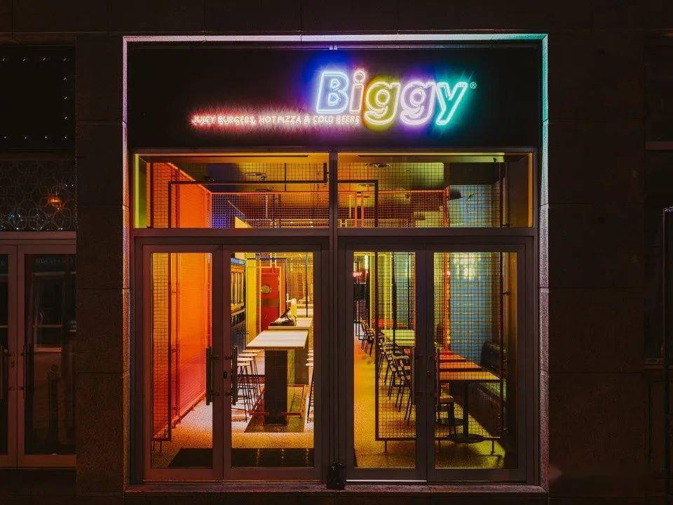 90年代街头风融合嘻哈与现代简约的设计