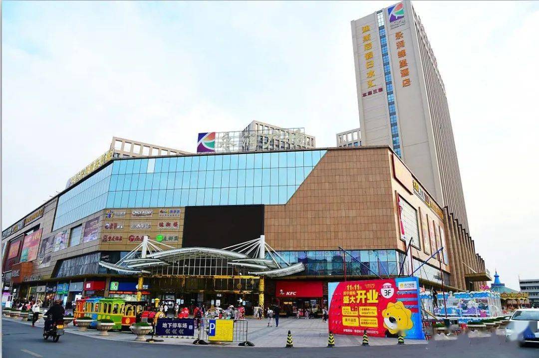 04万㎡的万达广场,万益广场,国昌新城市广场等等.