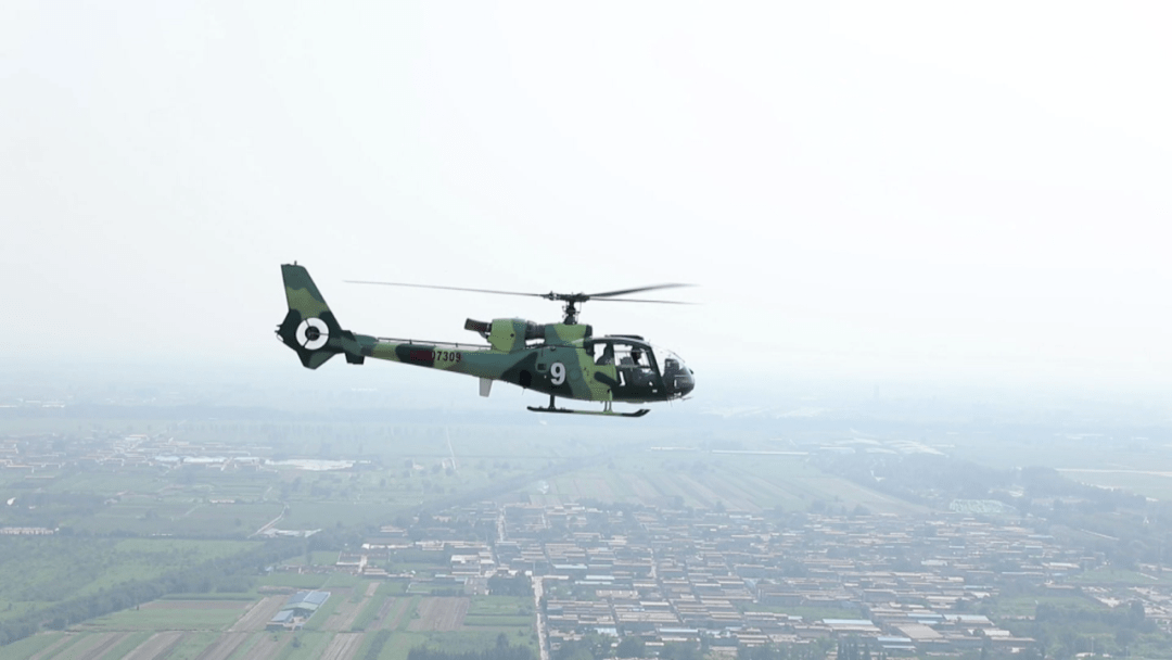 陸軍航空兵學院首批女飛行學員完成單飛訓練