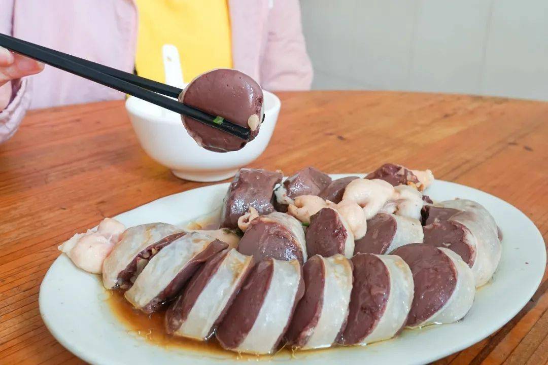 粤菜"云"聚 唔该,来份猪肠酿牛红!_罗定