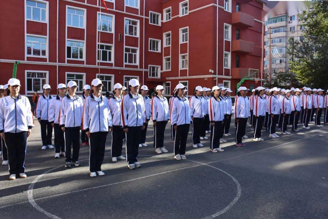 今朝书生穿金甲三载金榜题名还哈四中2020级军训圆满结束