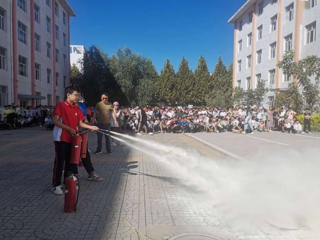 柏乡二中消防演练进校园筑牢安全防火墙