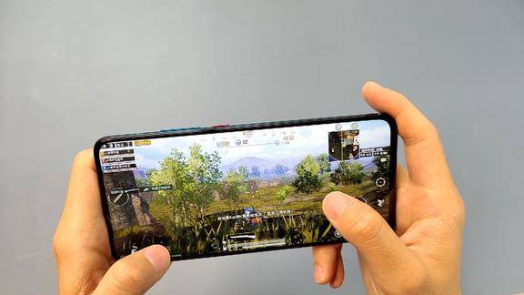 2999元的版本最划算redmik30pro测评和平精英吃鸡没有差别