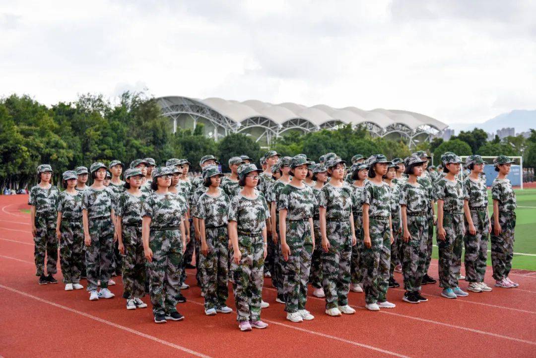 功不唐捐玉汝于成玉溪一中高2023届军训风采展示