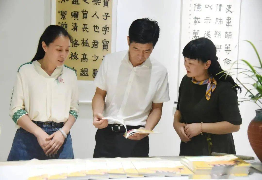 浦江县委常委县纪委书记傅晓辉一行调研清廉学校建设工作