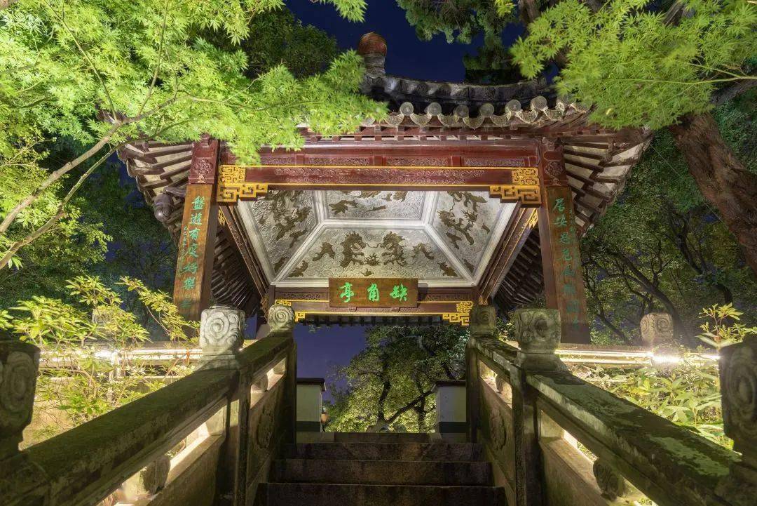 回望和记录着那段不平凡的岁月仿佛和古猗园里的缺角亭一样滴滴哒哒的