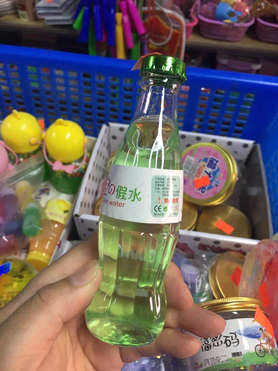 有毒学校周边畅销的这种假水赶紧让孩子远离