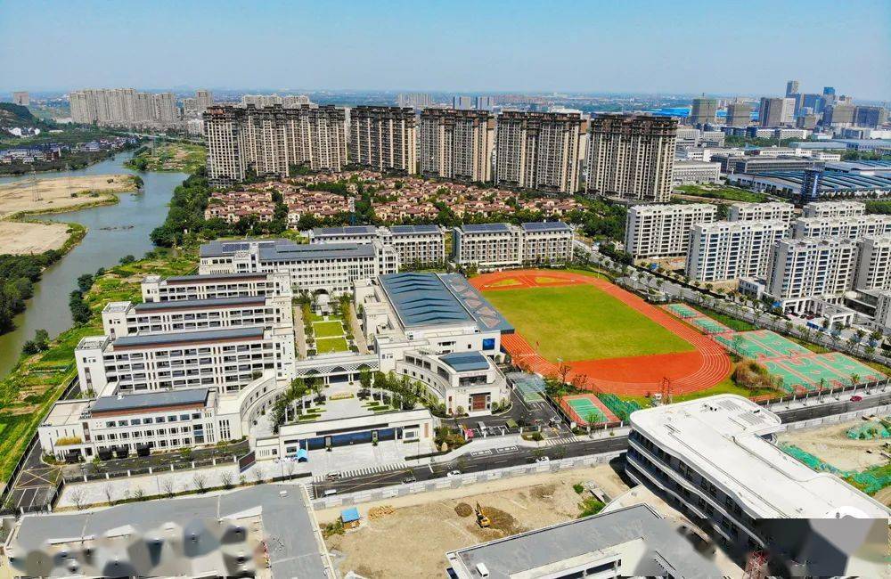 塘栖中学▲建设中的九年一贯制学校▲建设中的九年一贯制学校▲建设
