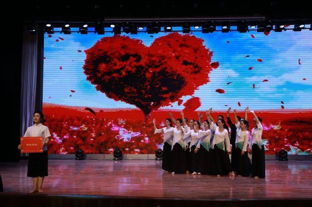 声乐《山歌越唱越开怀》演出单位:来宾市忻城县思练镇思练街文艺队6
